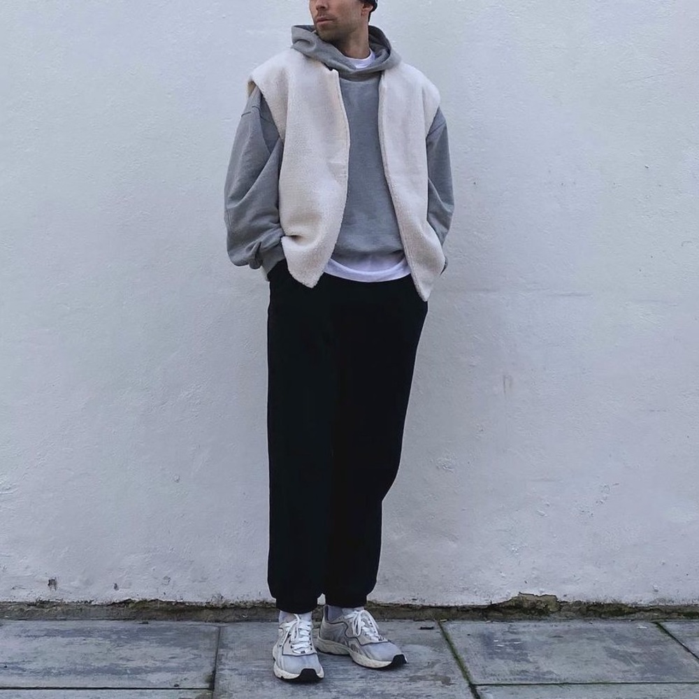 Oversized fluffy vest in white